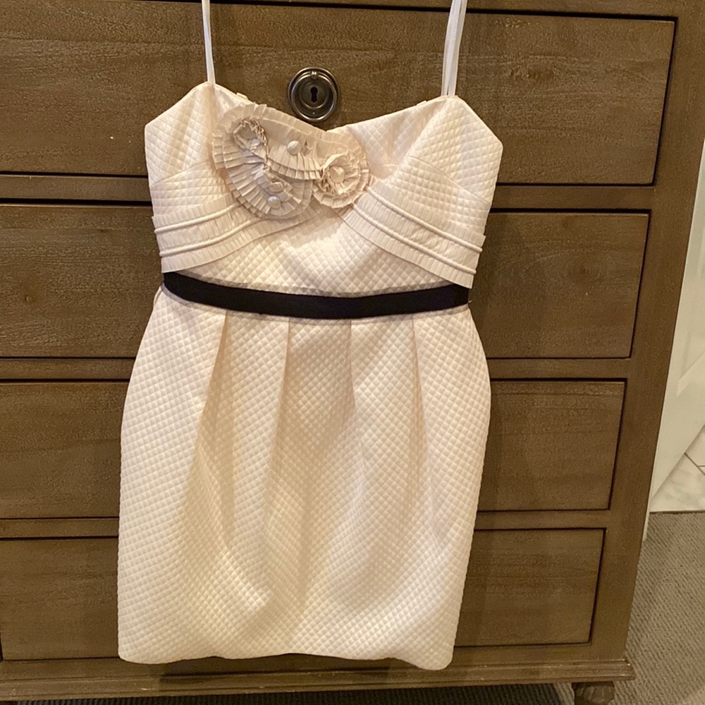 BCBG MaxAzria sleeveless cream dress-size 8